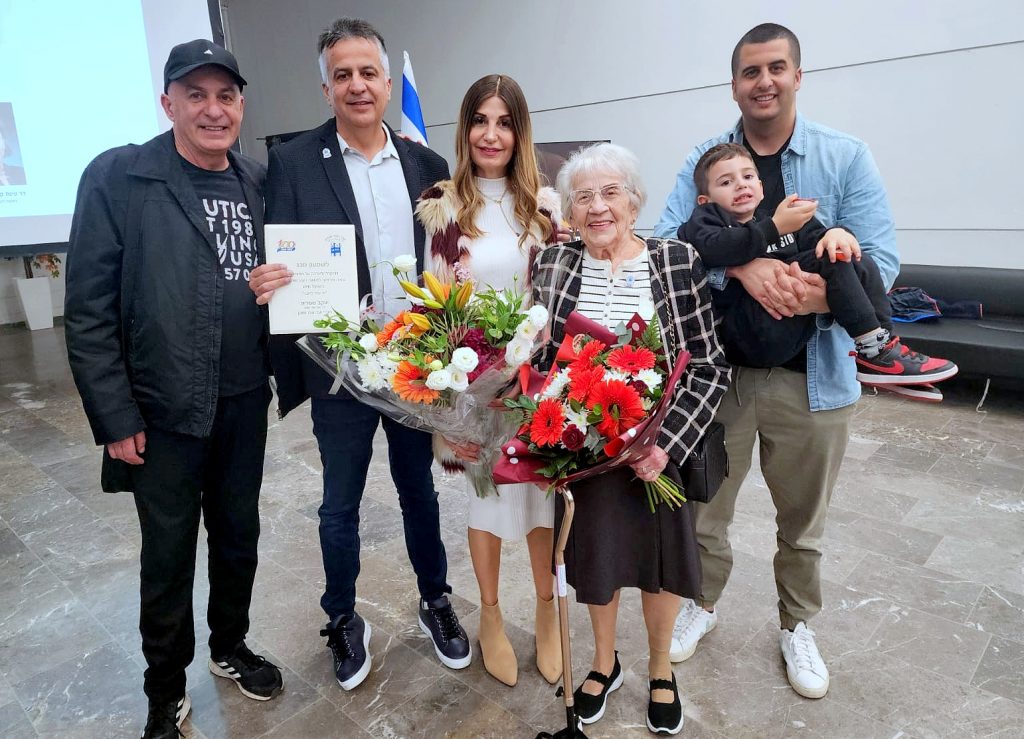 ענקת אות "יקיר רובע נווה שאנן" לשמעון סבג מייסד ומנכ"ל עמותת "יד עזר לחבר" בחיפה
