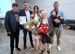 ענקת אות "יקיר רובע נווה שאנן" לשמעון סבג מייסד ומנכ"ל עמותת "יד עזר לחבר" בחיפה