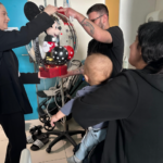 חלוקת מארזי סיפור מתנה ברמב"ם. צילום: אלבום עצמי